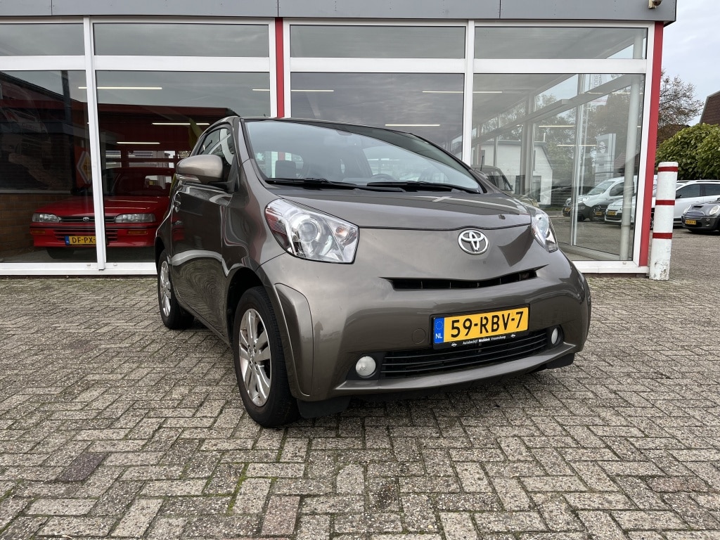 Toyota iQ